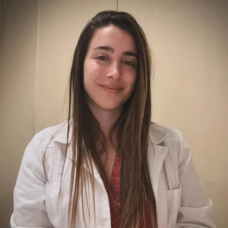 Dra. Romina Lombardo, Doctora en Medicina, Especialista en medicina estética. Realiza botox, dermapen, hilos tensores,  Mesoterapia, Higiene Profunda, Ácido hialurónico